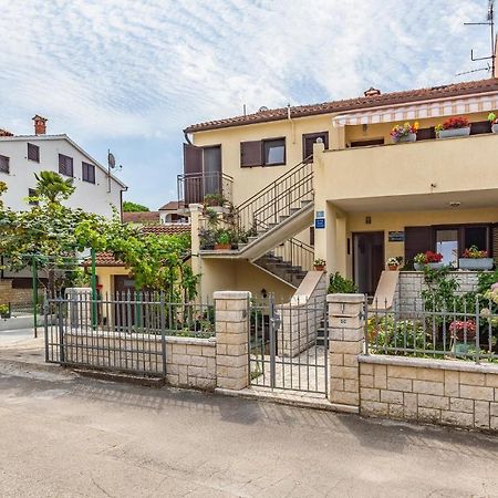 2 Bedroom Stunning Apartment In Rovinj Dış mekan fotoğraf