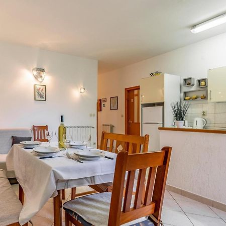 2 Bedroom Stunning Apartment In Rovinj Dış mekan fotoğraf