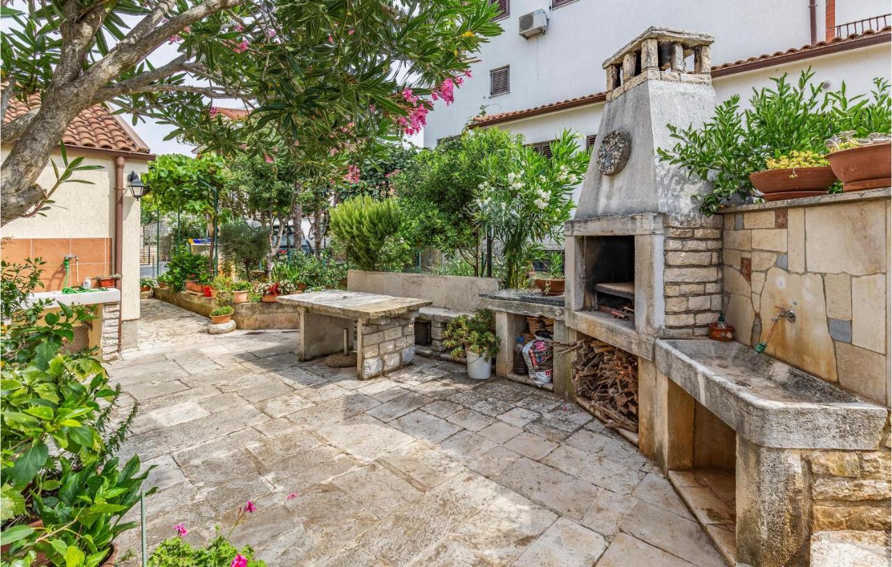 2 Bedroom Stunning Apartment In Rovinj Dış mekan fotoğraf