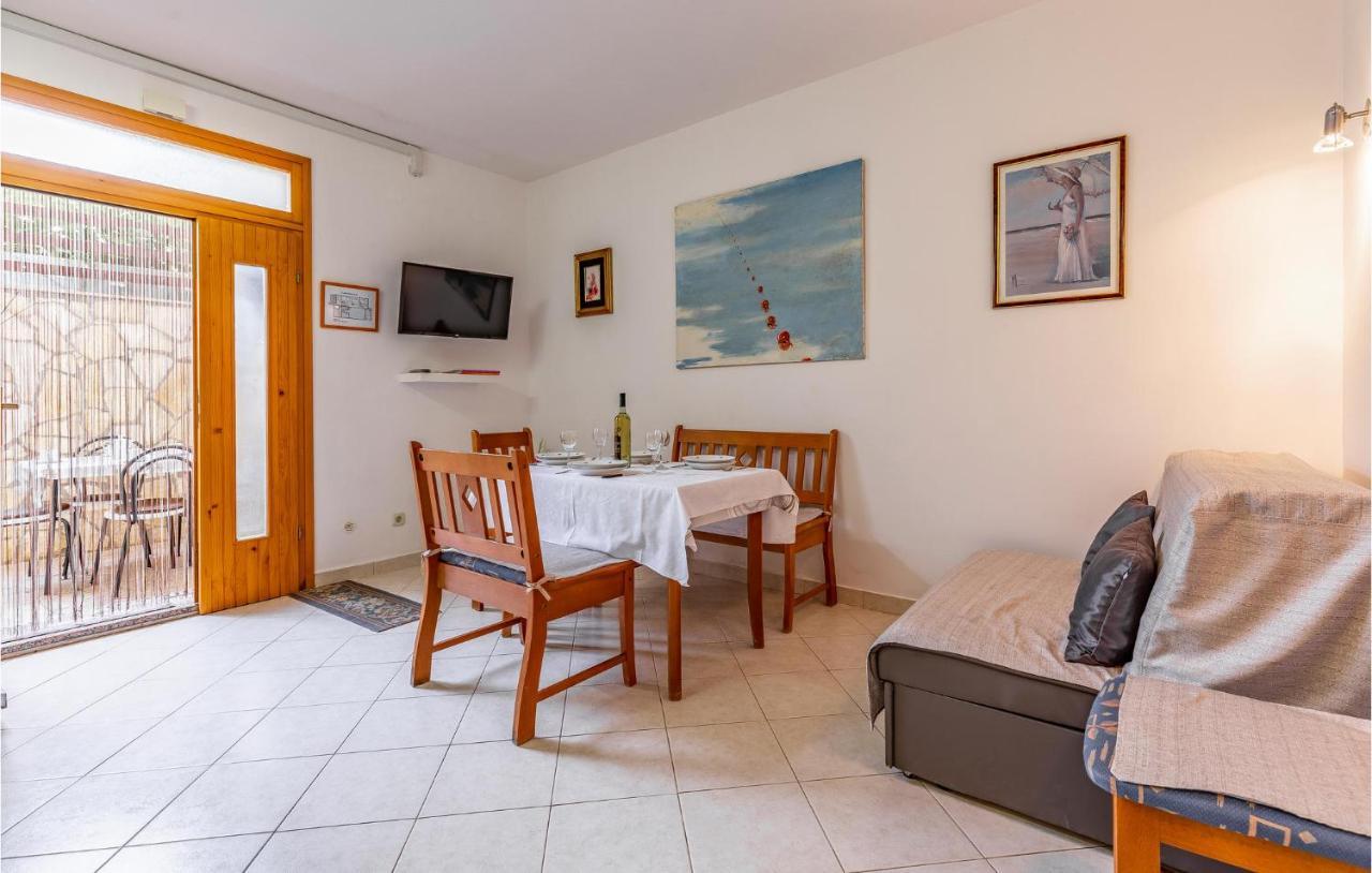2 Bedroom Stunning Apartment In Rovinj Dış mekan fotoğraf