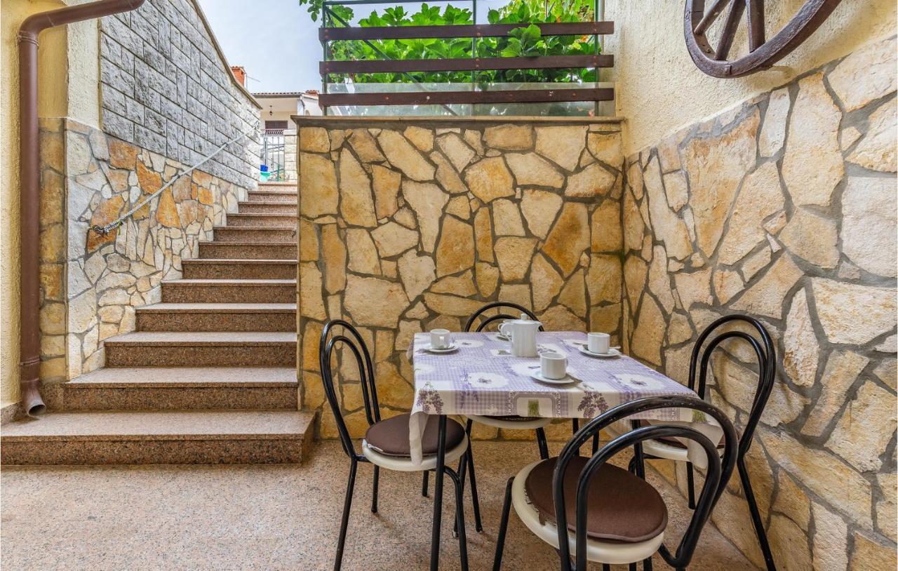2 Bedroom Stunning Apartment In Rovinj Dış mekan fotoğraf