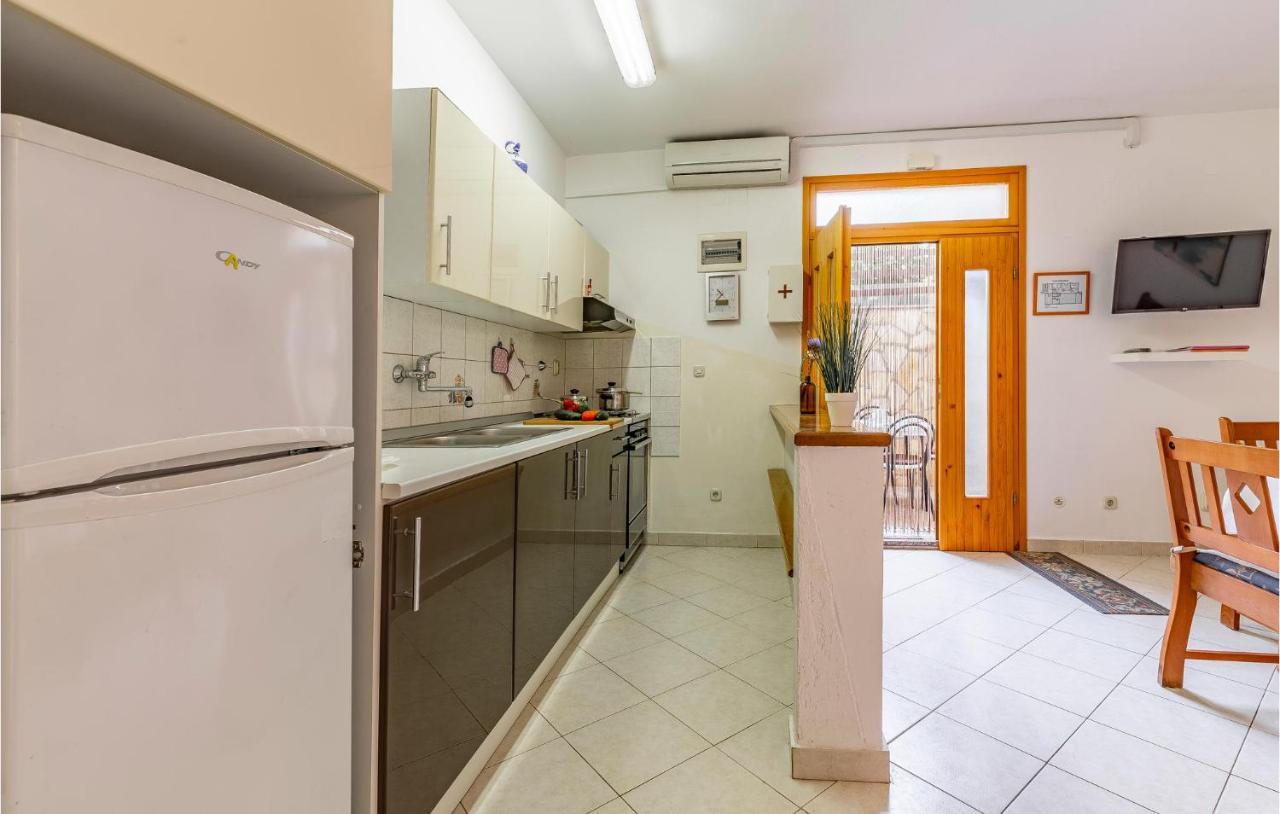 2 Bedroom Stunning Apartment In Rovinj Dış mekan fotoğraf