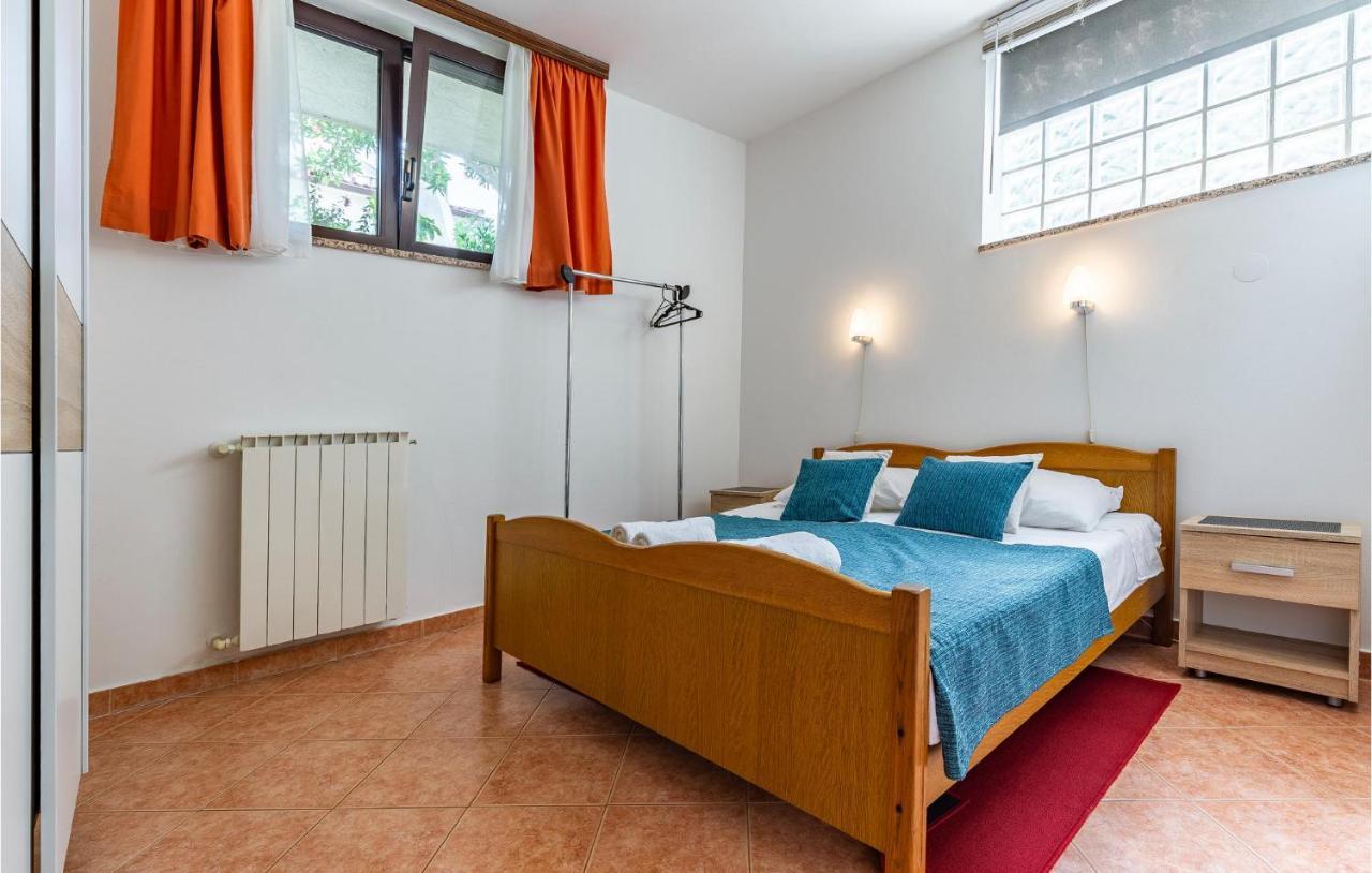 2 Bedroom Stunning Apartment In Rovinj Dış mekan fotoğraf