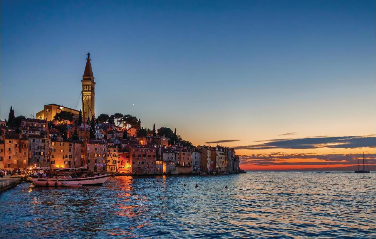 2 Bedroom Stunning Apartment In Rovinj Dış mekan fotoğraf