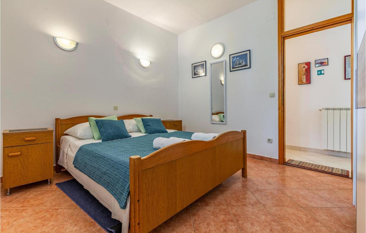 2 Bedroom Stunning Apartment In Rovinj Dış mekan fotoğraf
