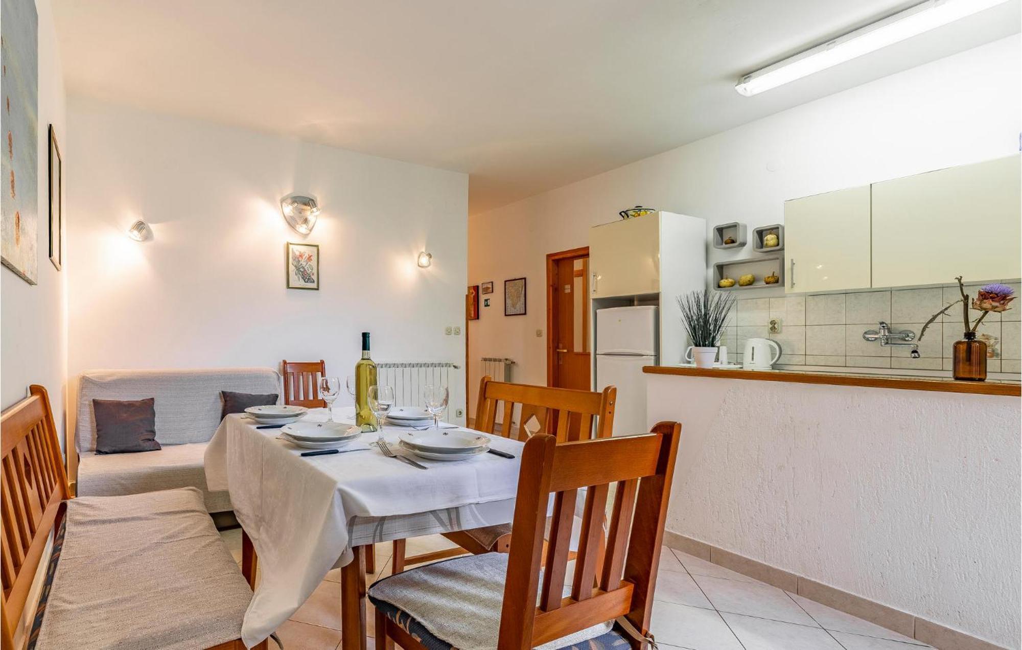 2 Bedroom Stunning Apartment In Rovinj Dış mekan fotoğraf